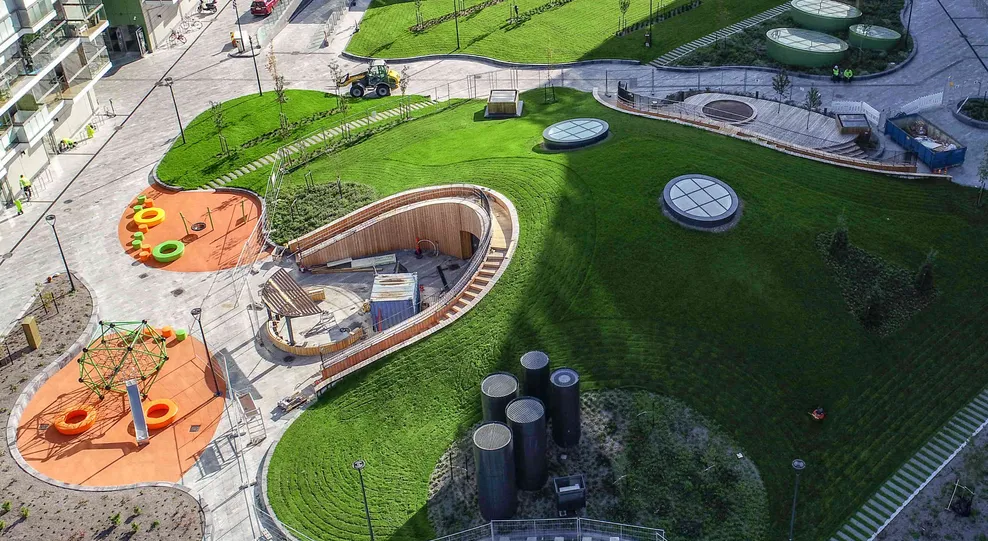 Viherkatto luo viihtyisyyttä kaupunkiympäristöön. Viherkatto Tripla-korttelissa Helsingin Pasilassa.